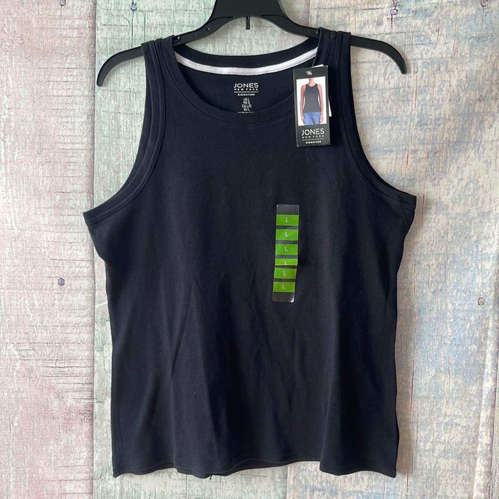 Brand new with tags Woman’s Jones New York Signature tank top. Size is l…